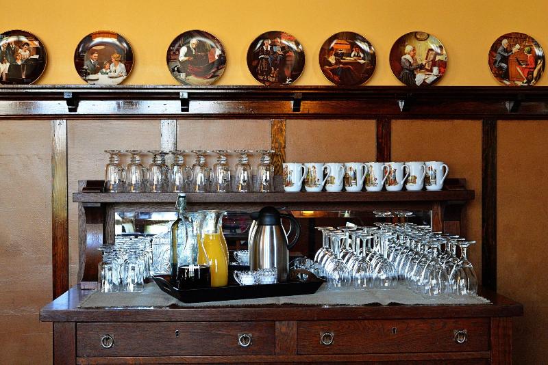 Iron Horse Inn image