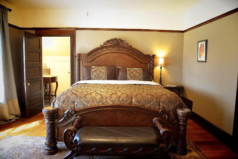 Iron Horse Inn image