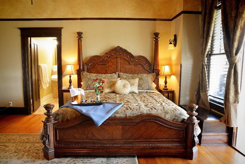 Iron Horse Inn image