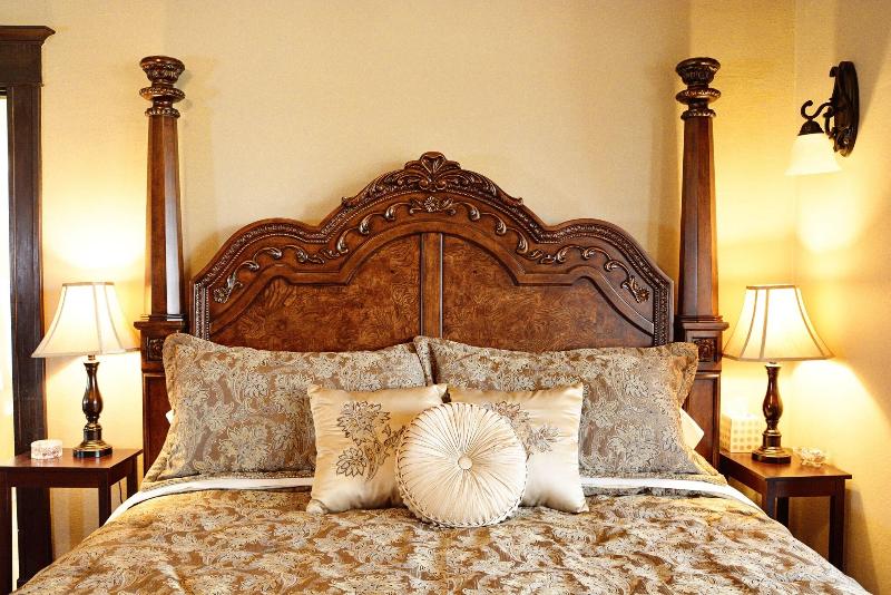 Iron Horse Inn image