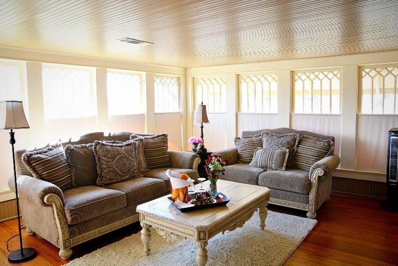 Iron Horse Inn image