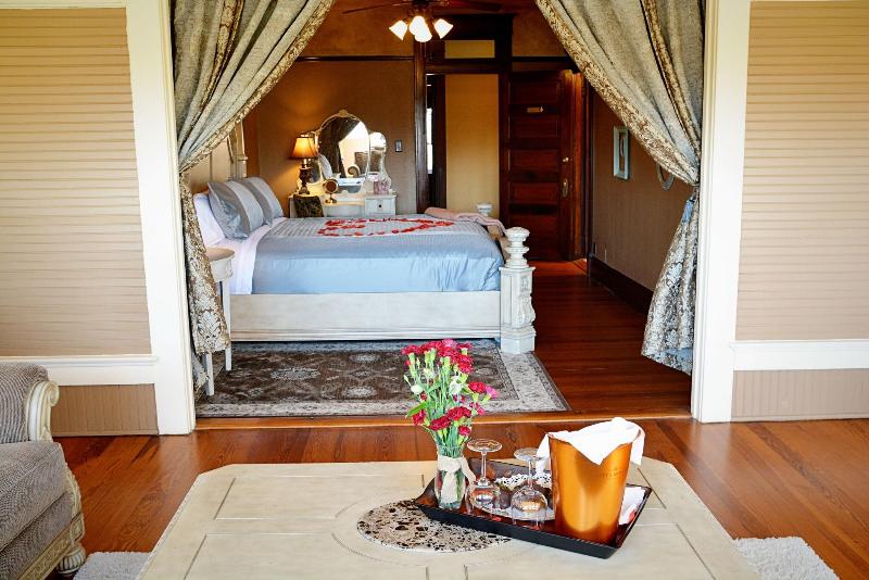 Iron Horse Inn image