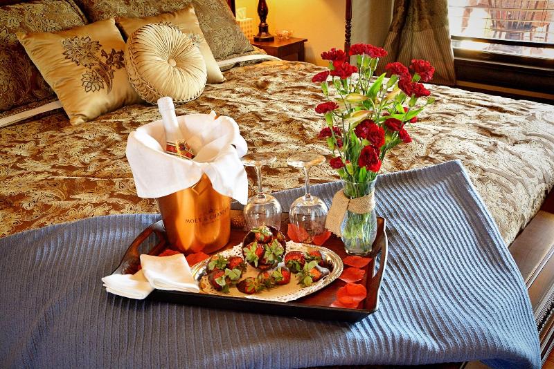 Iron Horse Inn image