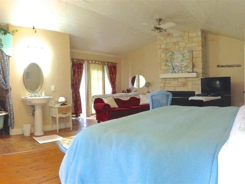 Iron Horse Inn image