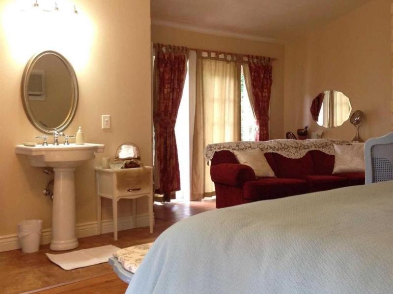 Iron Horse Inn image