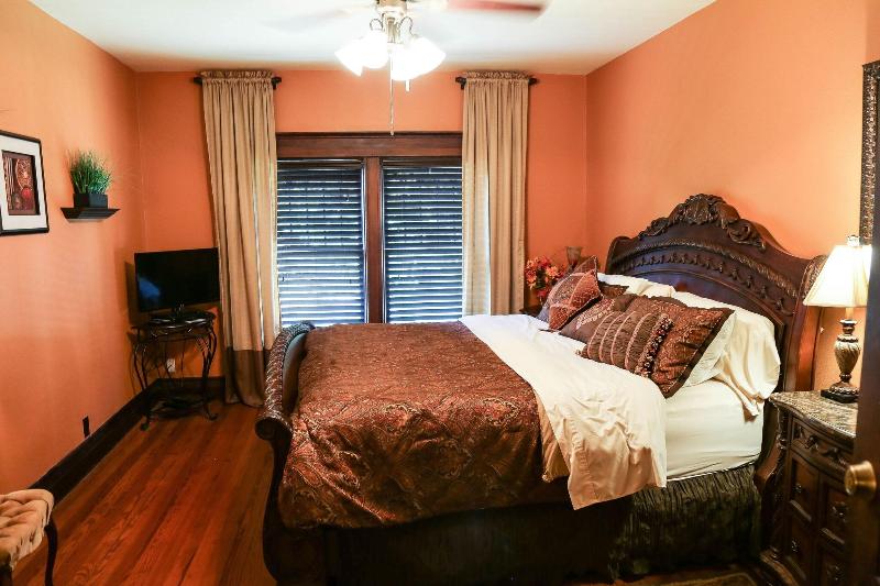 Iron Horse Inn image