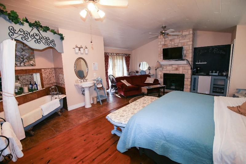 Iron Horse Inn image