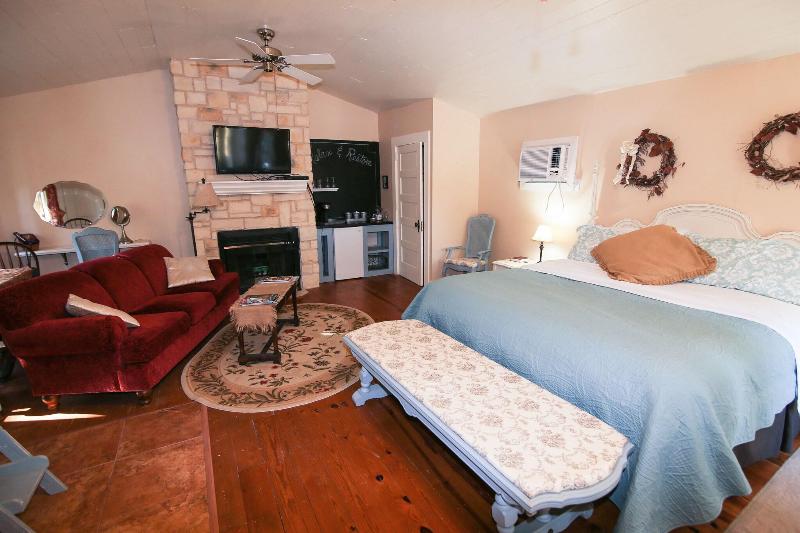 Iron Horse Inn image