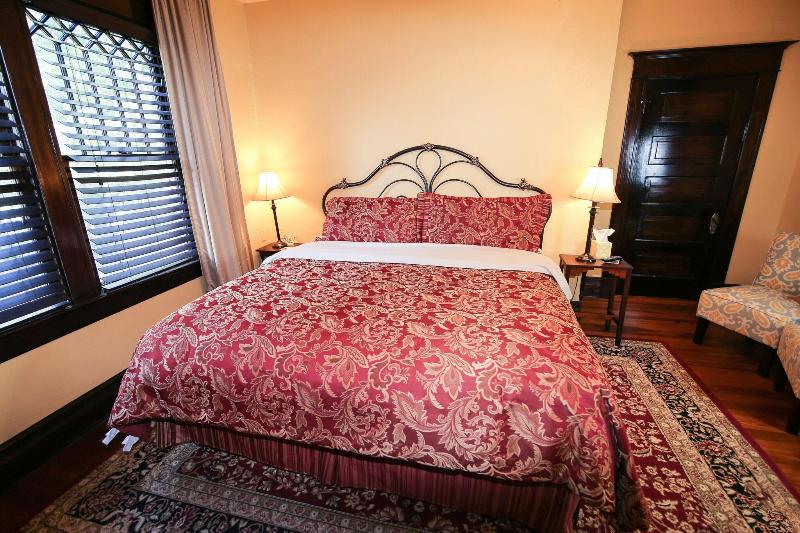 Iron Horse Inn image