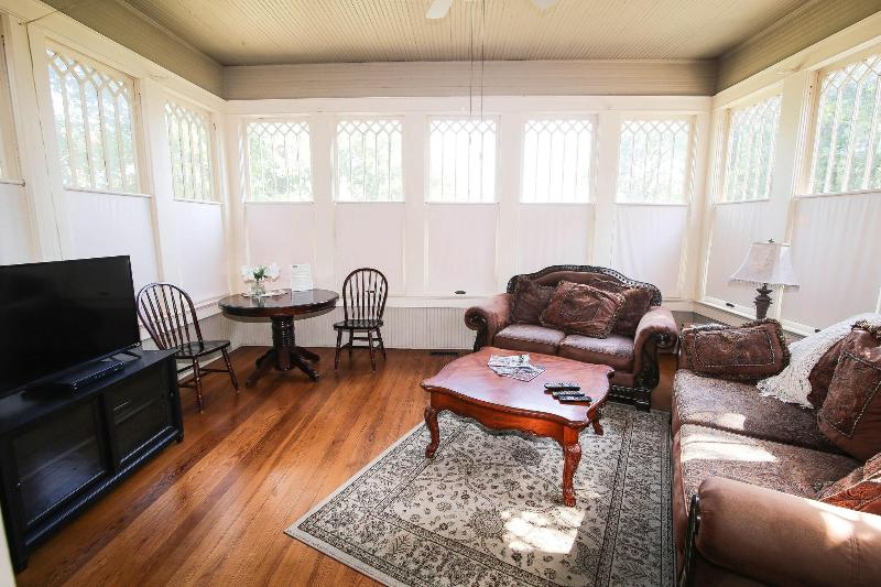 Iron Horse Inn image