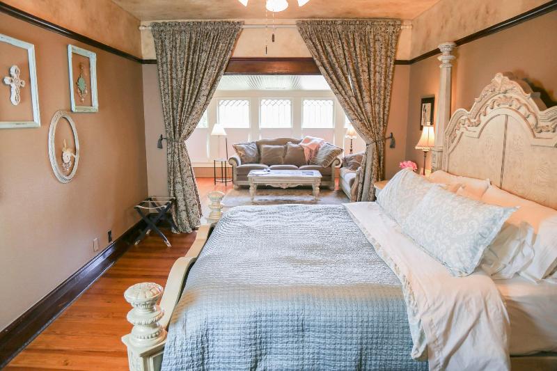 Iron Horse Inn image