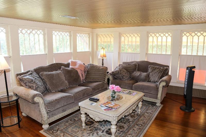 Iron Horse Inn image