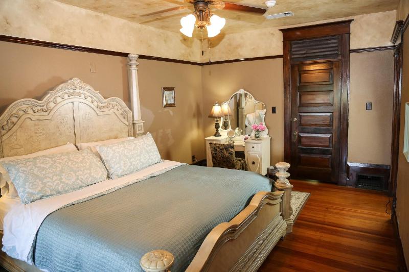 Iron Horse Inn image
