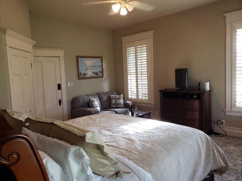 Iron Horse Inn image