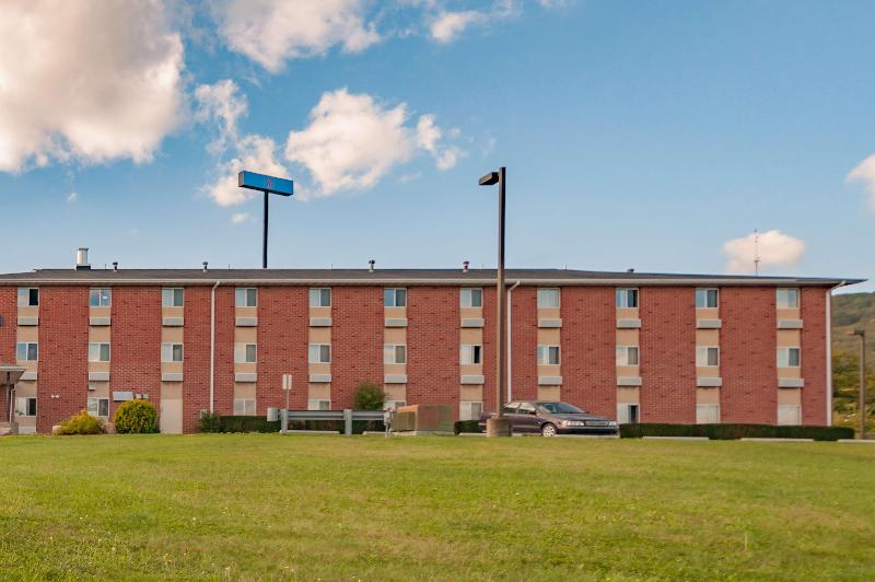 Motel 6 Drums Pa image