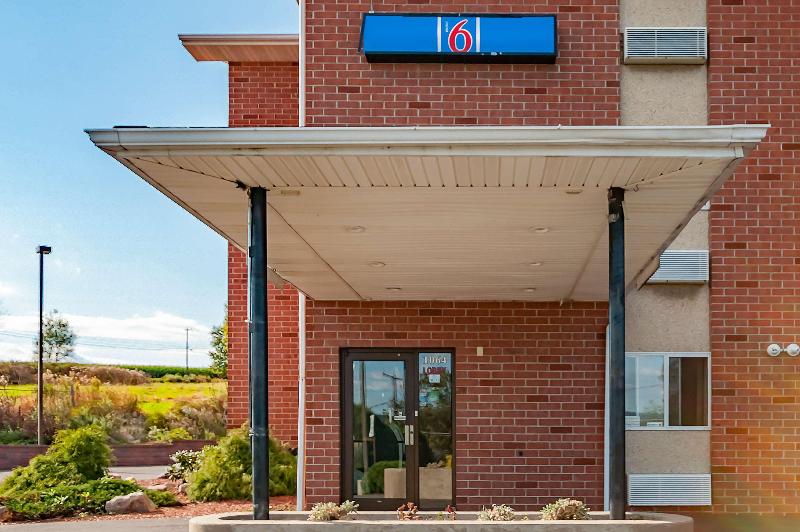 Motel 6 Drums Pa image