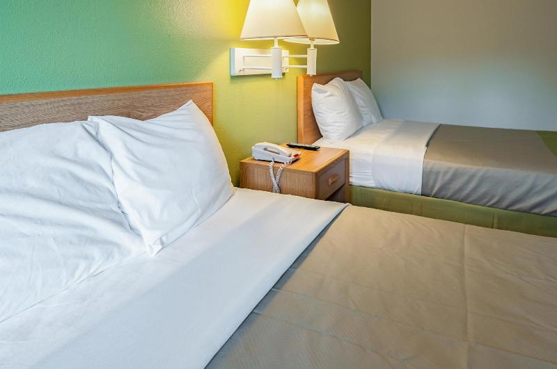 Motel 6 Drums Pa image