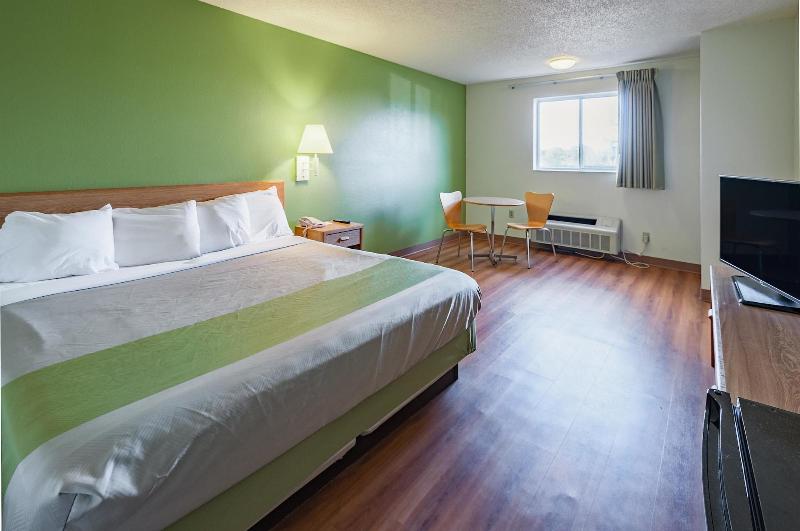Motel 6 Drums Pa image