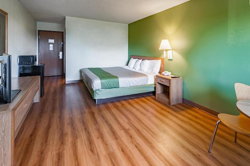 Motel 6 Drums Pa image