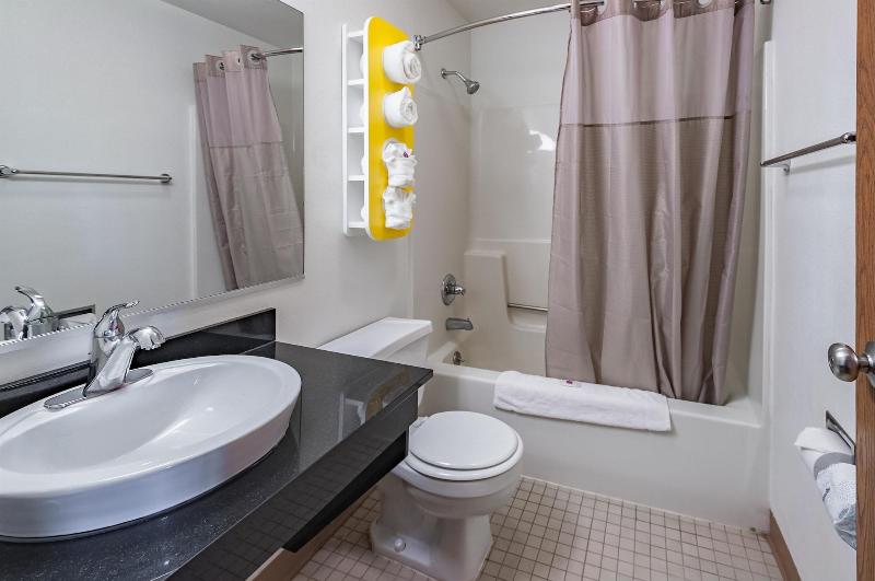 Motel 6 Drums Pa image