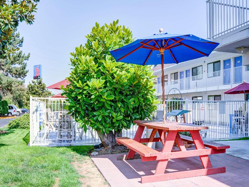 Motel 6 Eugene North Springfield image