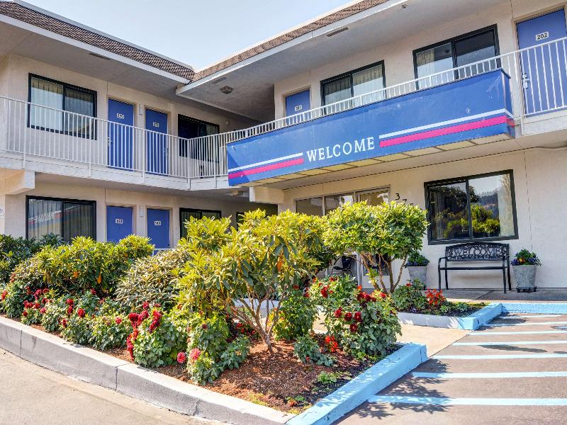 Motel 6 Eugene North Springfield image