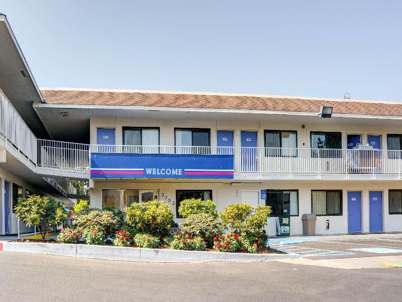 Motel 6 Eugene North Springfield image