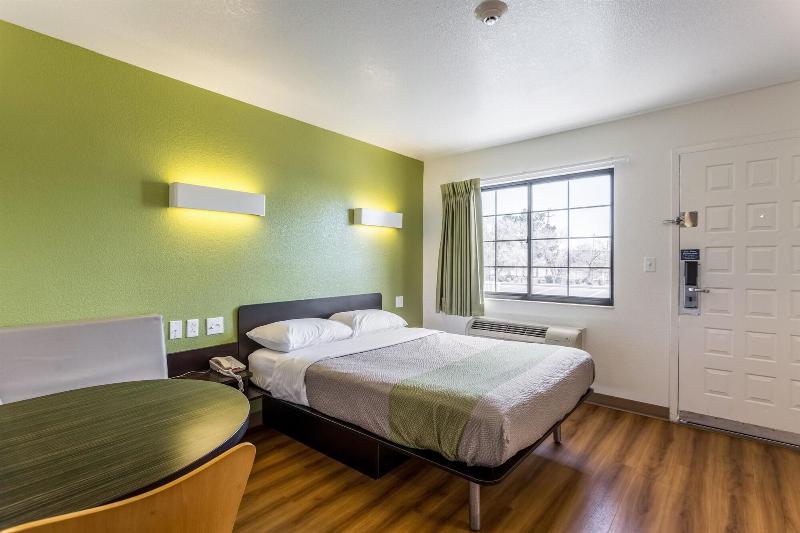 Motel 6 El Paso East image