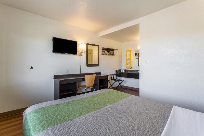 Motel 6 El Paso East image