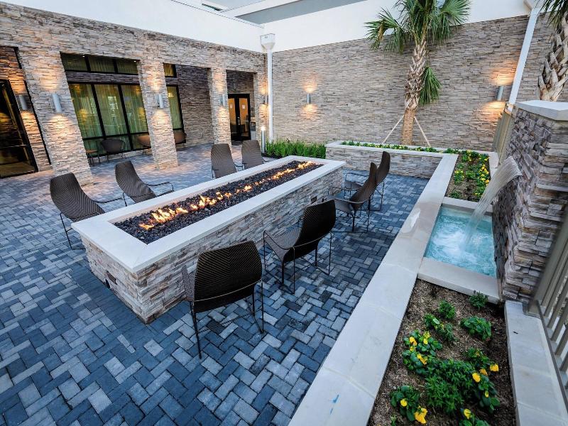 Courtyard By Marriott Lake Jackson