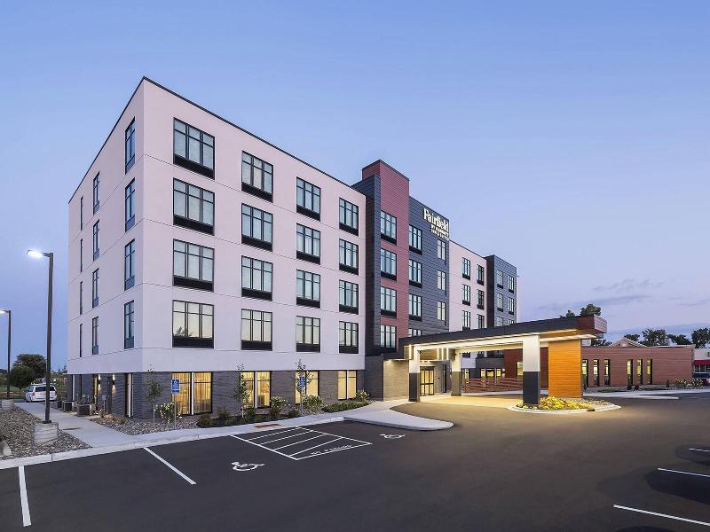 Fairfield Inn Suites By Marriott Minneapolis North image