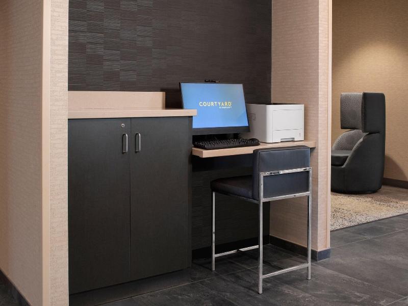 Courtyard By Marriott Minneapolis Edina