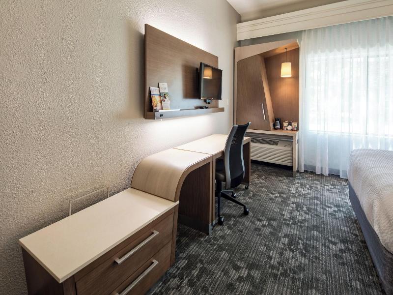 Courtyard By Marriott Minneapolis Edina image