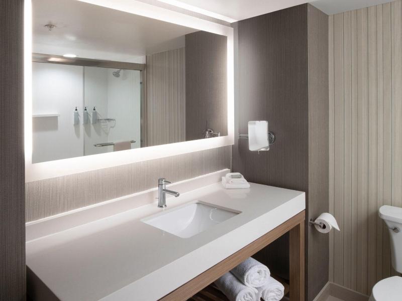 Courtyard By Marriott Minneapolis Edina image