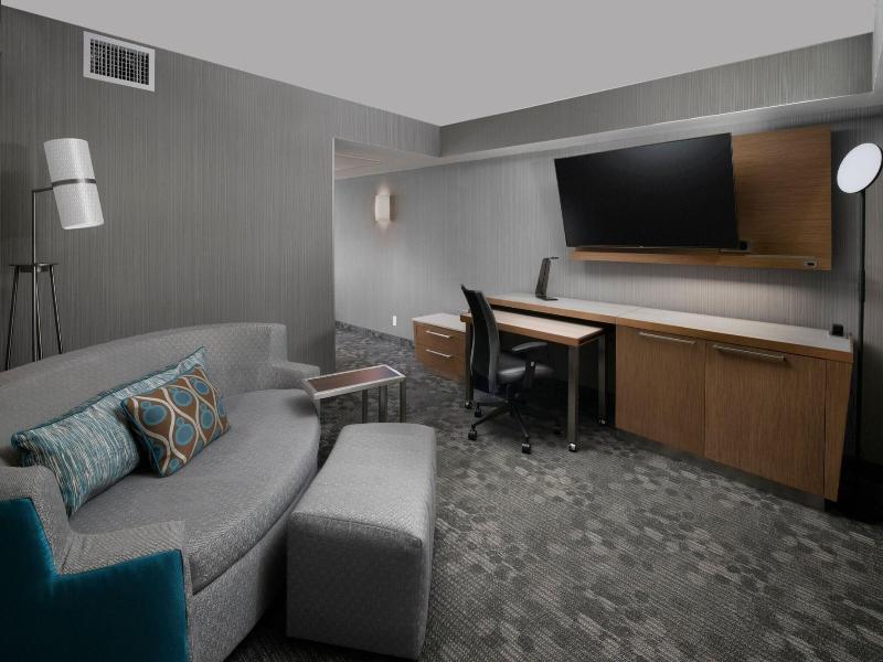 Courtyard By Marriott Minneapolis Edina image