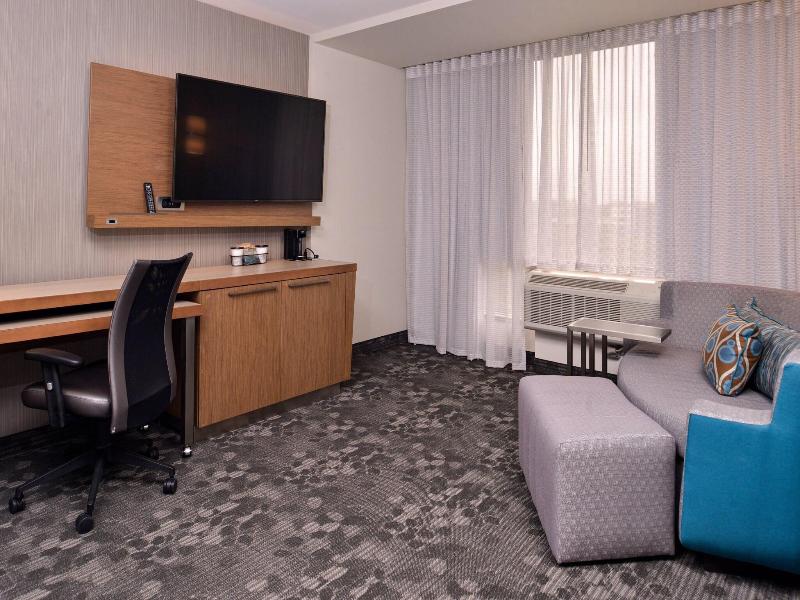 Courtyard By Marriott Minneapolis Edina image