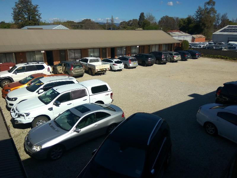 Holbrook Town Centre Motor Inn