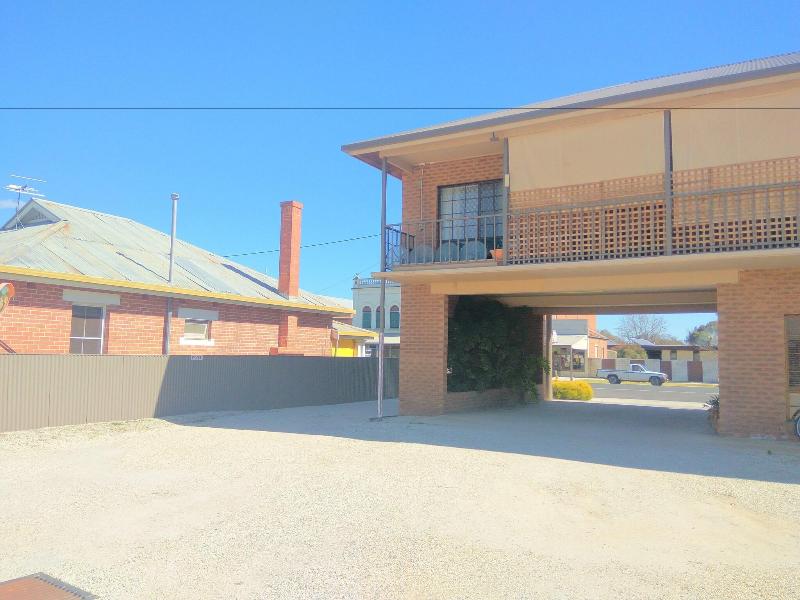Holbrook Town Centre Motor Inn
