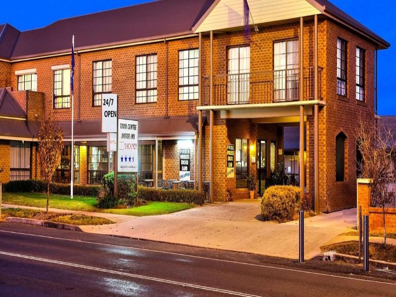 Holbrook Town Centre Motor Inn