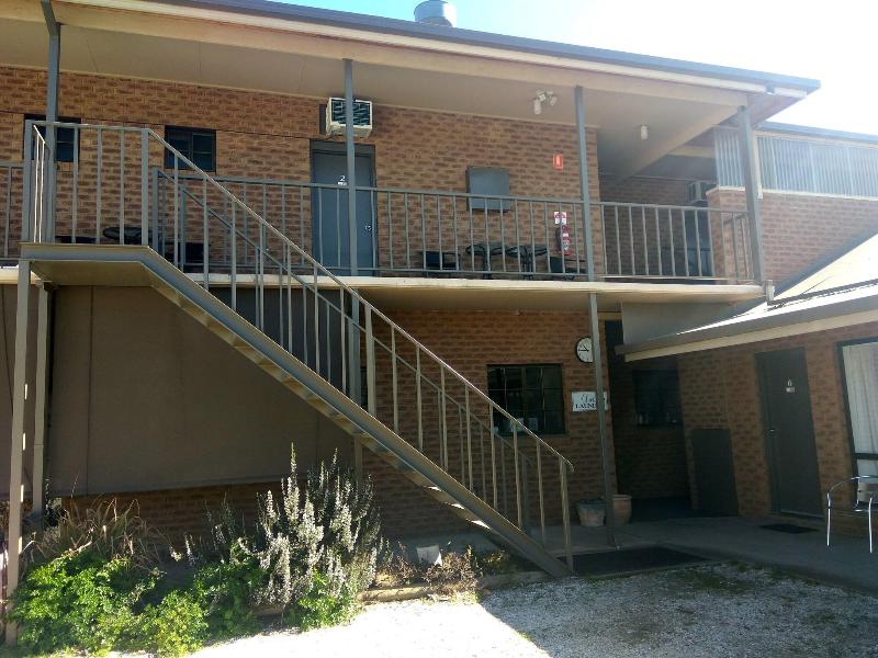 Holbrook Town Centre Motor Inn