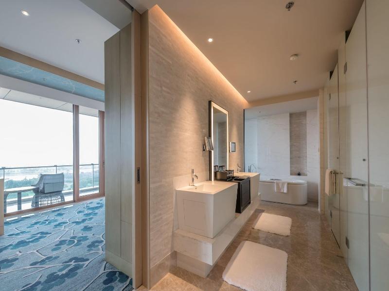 Renaissance Suzhou Taihu Lake Hotel image