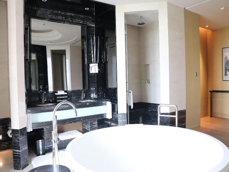 Renaissance Suzhou Taihu Lake Hotel image