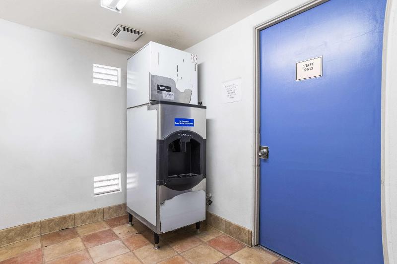 Motel 6 Mojave Airport image