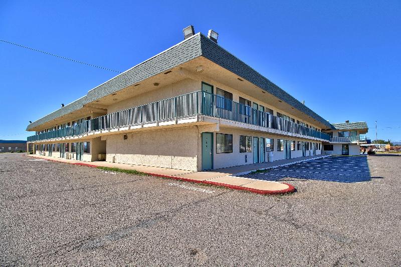 Motel 6 Douglas image