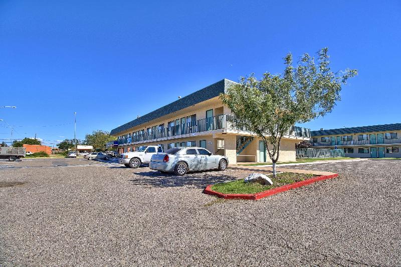Motel 6 Douglas image
