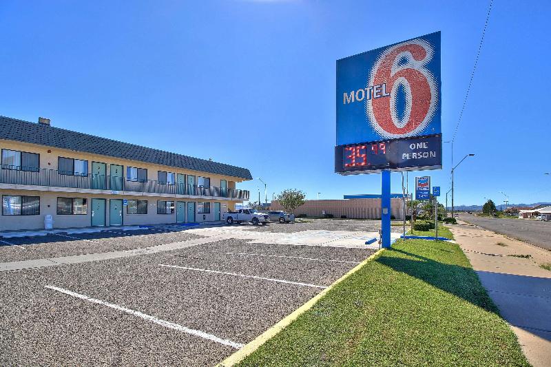 Motel 6 Douglas image
