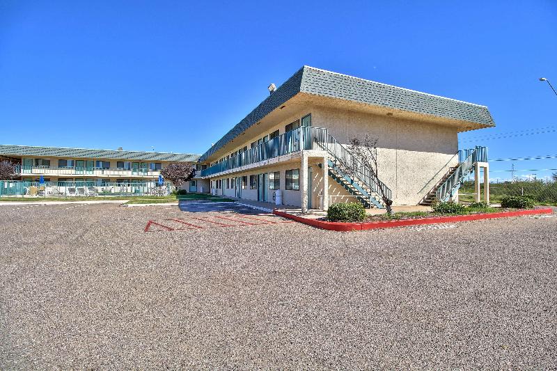 Motel 6 Douglas image