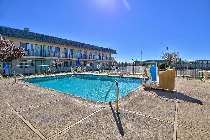 Motel 6 Douglas image