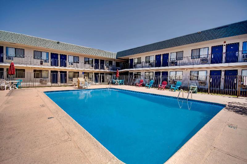 Motel 6 Douglas image
