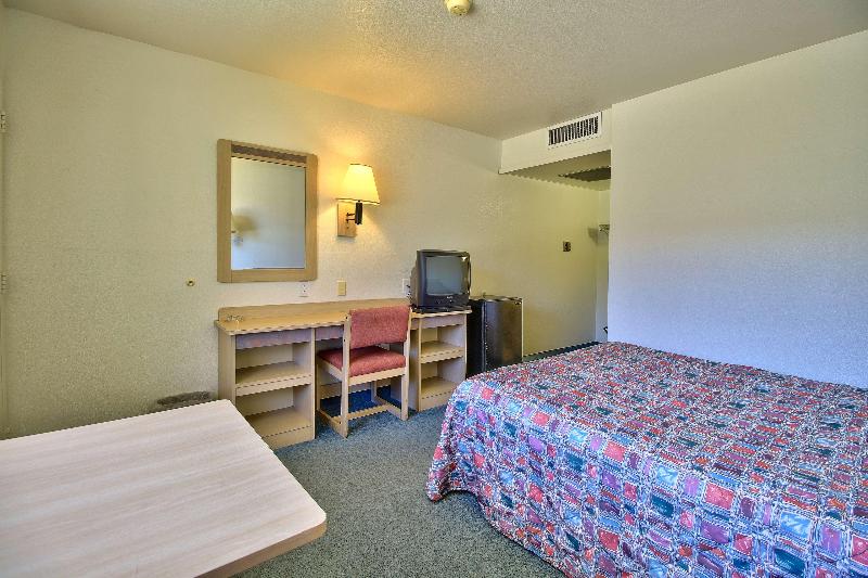 Motel 6 Douglas image